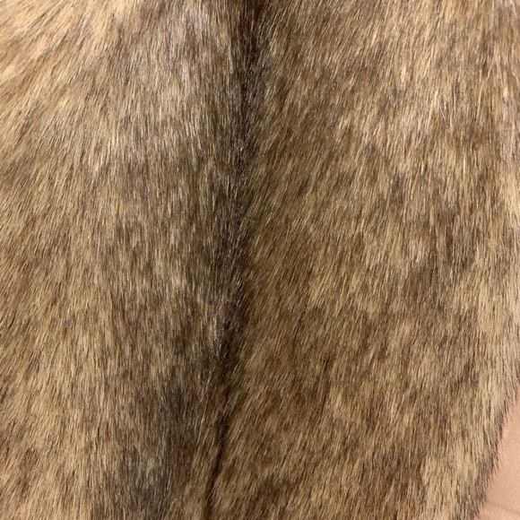 ✨FLASH SALE✨ Faux fur vest - Picture 3 of 5